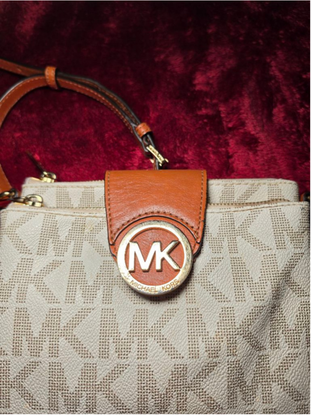Michael Kors White Fulton Magnetic Messenger Crossbody Bag - Picture 4 of 8